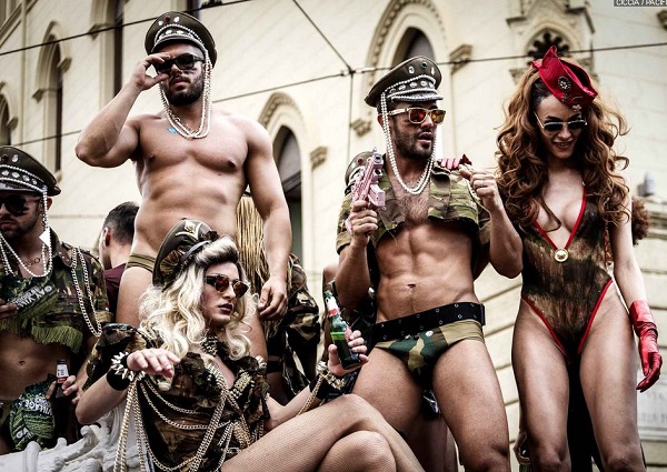 2-gaypride-45824.jpg.b3294daaa39b2a98c2f