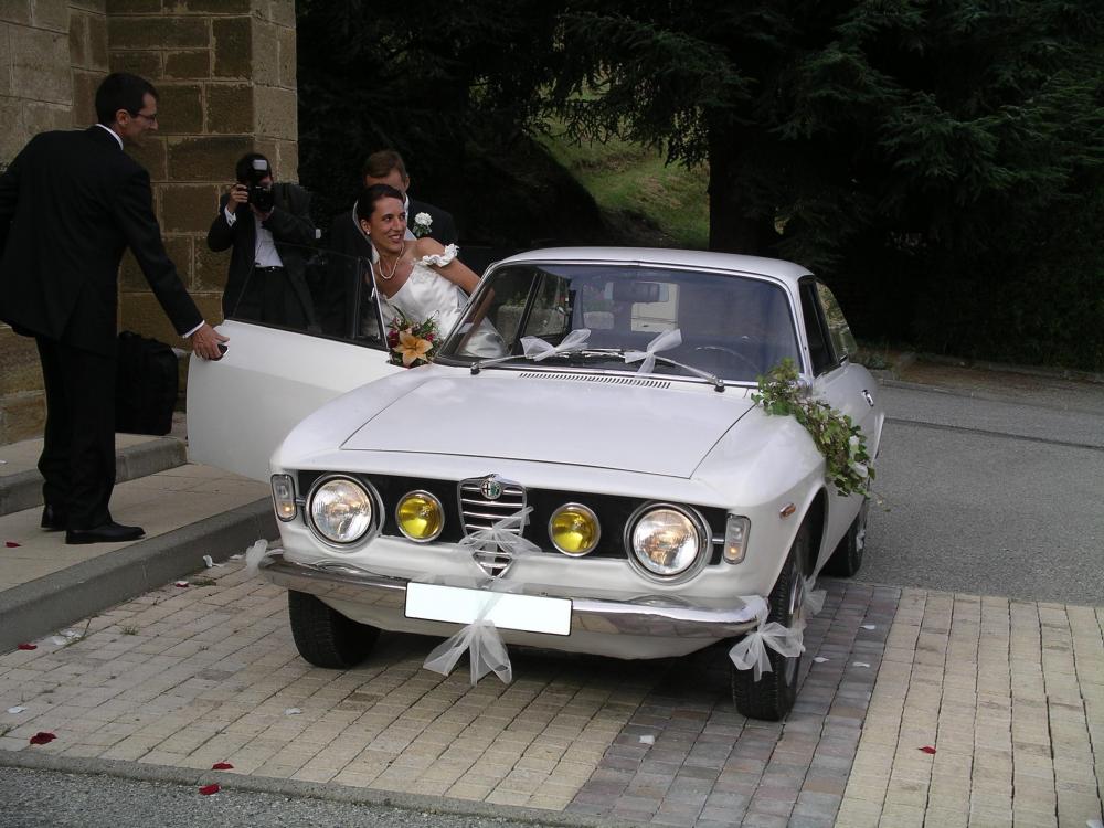 alfa-romeo-1300-gt-junior-wedding.JPG