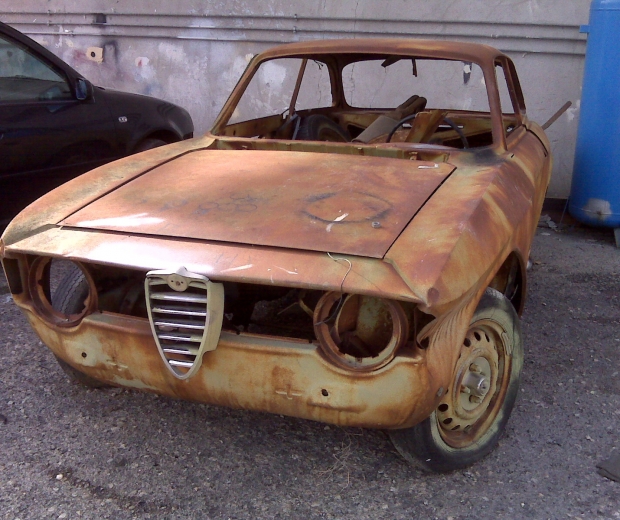 alfa-romeo-abandoned (10).jpg