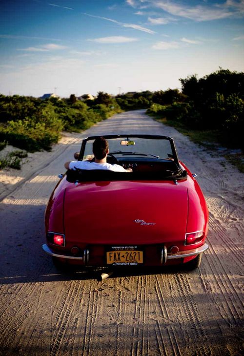 alfa-romeo-spider-road.jpg