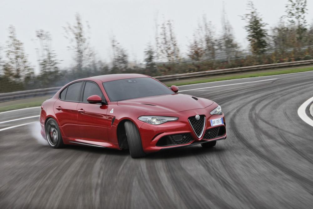 Alfa-Romeo-Giulia-QV-18.thumb.jpg.2842eafd127b2bed3e6f4832bc8f353e.jpg