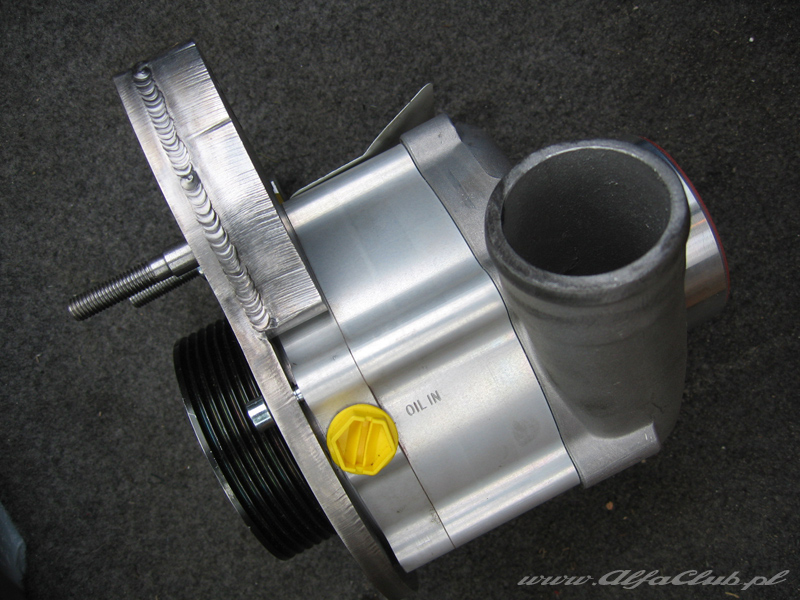 supercharger2.jpg.8b06ce64e90b4555d92abbe5e1a7abb8.jpg