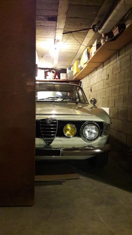 alfa-romeo-gulia-garage.jpg