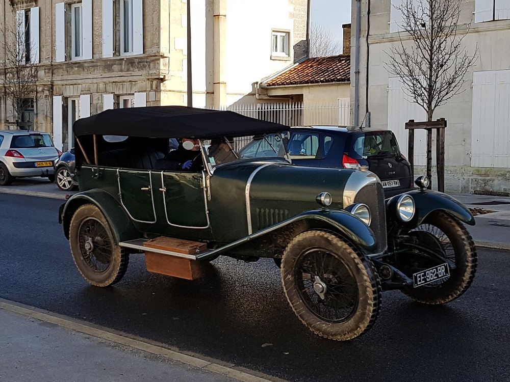 bentley.jpg.2d1b9bba7e12ae6616b8acf035220b2b.jpg