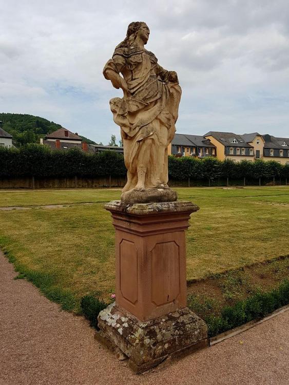 20190805_120013 v.jpg