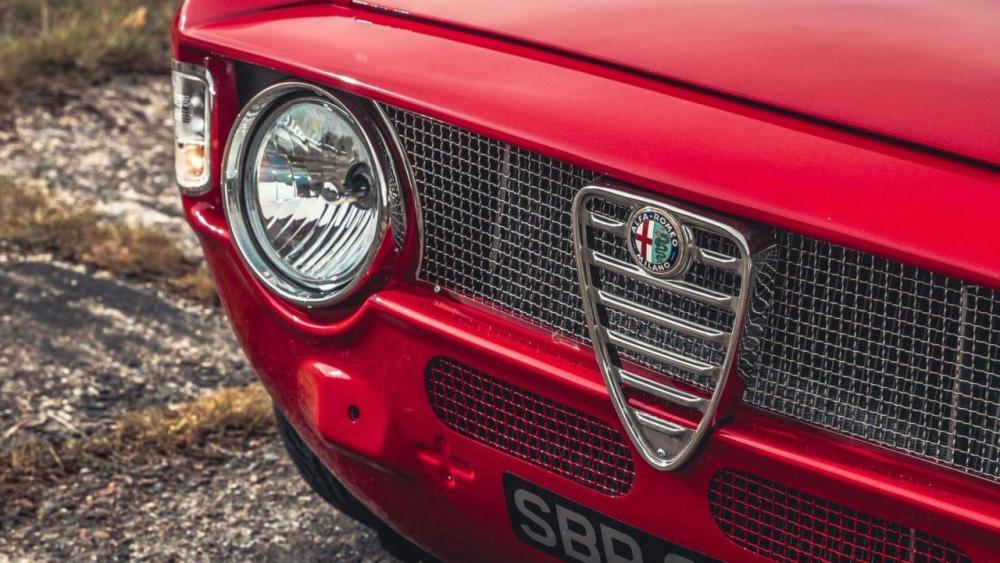 Alfa-Romeo-GTA-R-5-e1506928312222.jpg