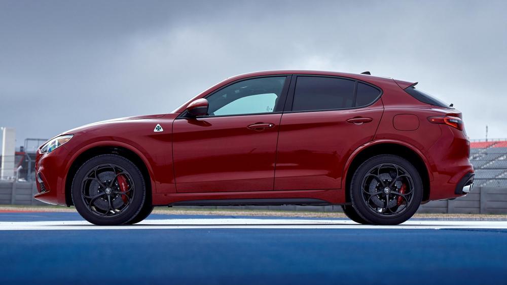 carpixel.net-2018-alfa-romeo-stelvio-quadrifoglio-us-76706-hd.thumb.jpg.ebbe24d9c81a7557284c19622e38728d.jpg